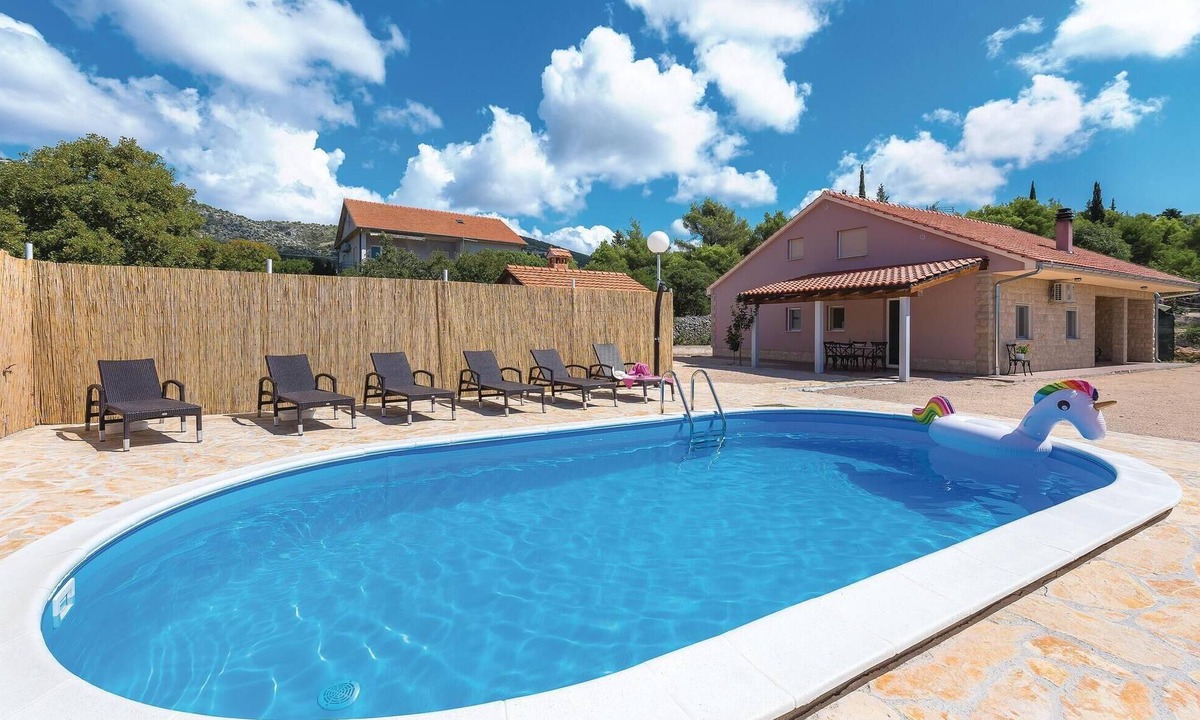 Sibenik House | Amazing home in Dubrava