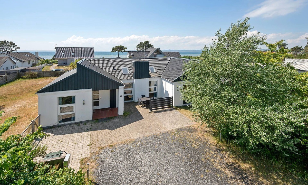 Vibæk Strand House | Amazing home in Ebeltoft with sauna