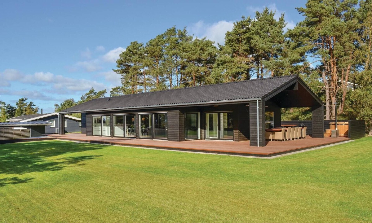 Øer Strand House | Amazing home in Ebeltoft with sauna