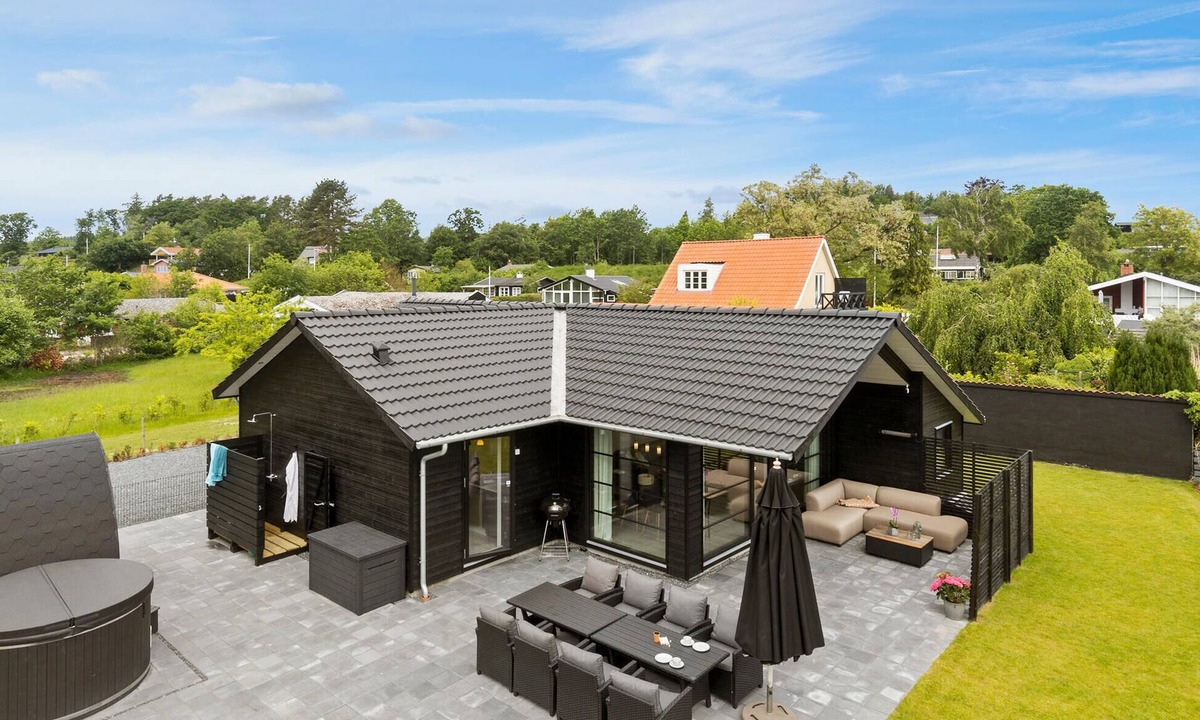 Lyngsbæk Strand House | Amazing home in Ebeltoft with kitchen