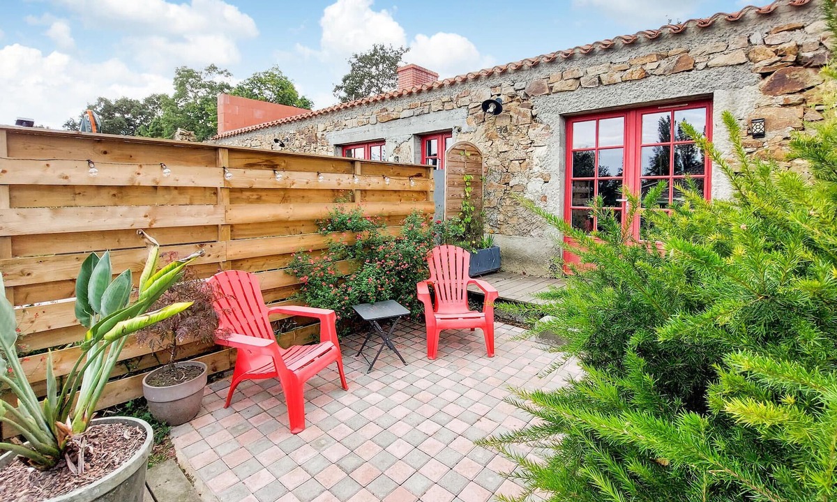 Frossay House | Amazing home in Frossay with WiFi