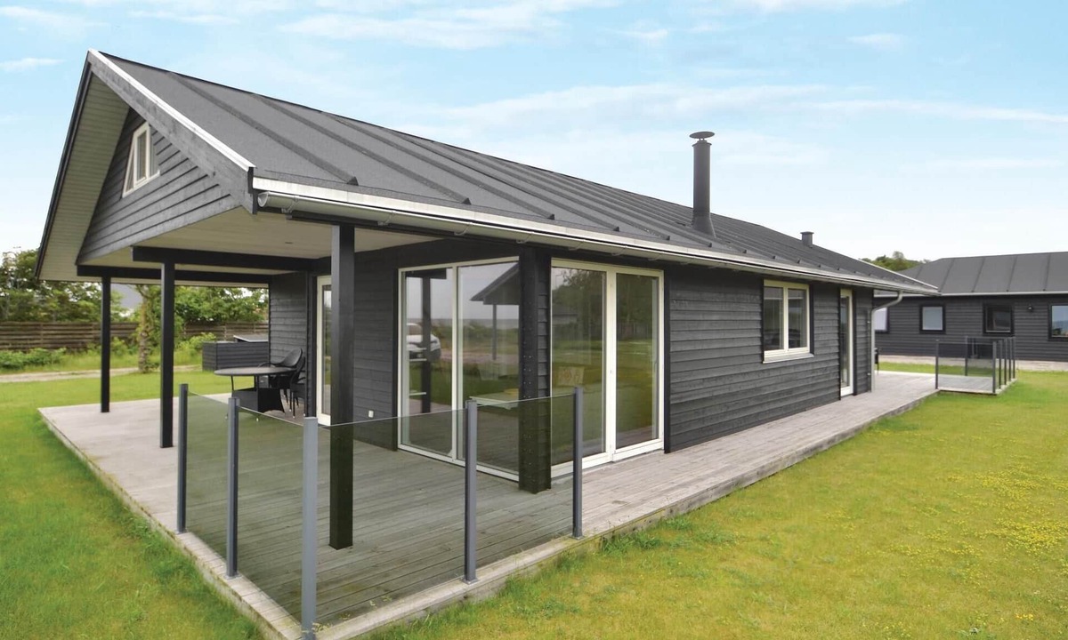 Fjellerup House | Amazing home in Glesborg with house sea view