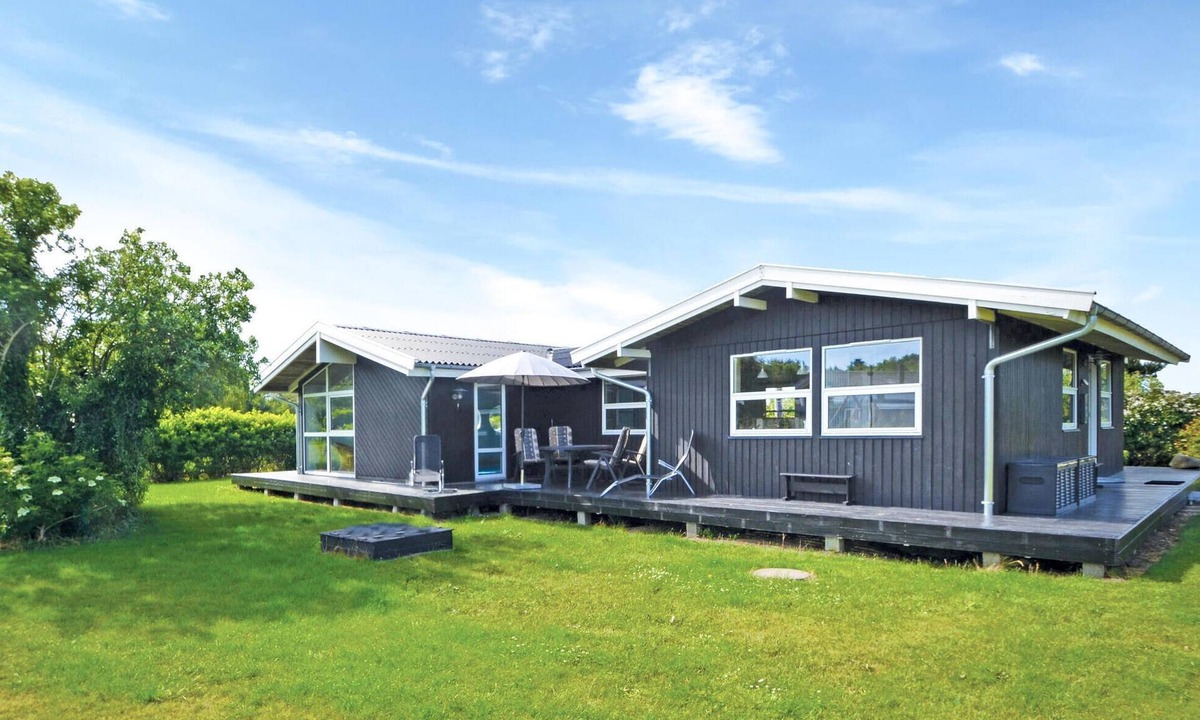 Bønnerup Strand House | Amazing home in Glesborg with sauna