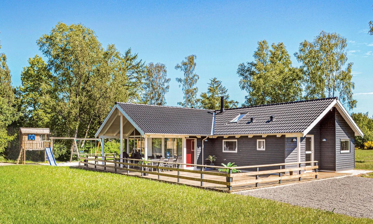 Fjellerup House | Amazing home in Glesborg with sauna