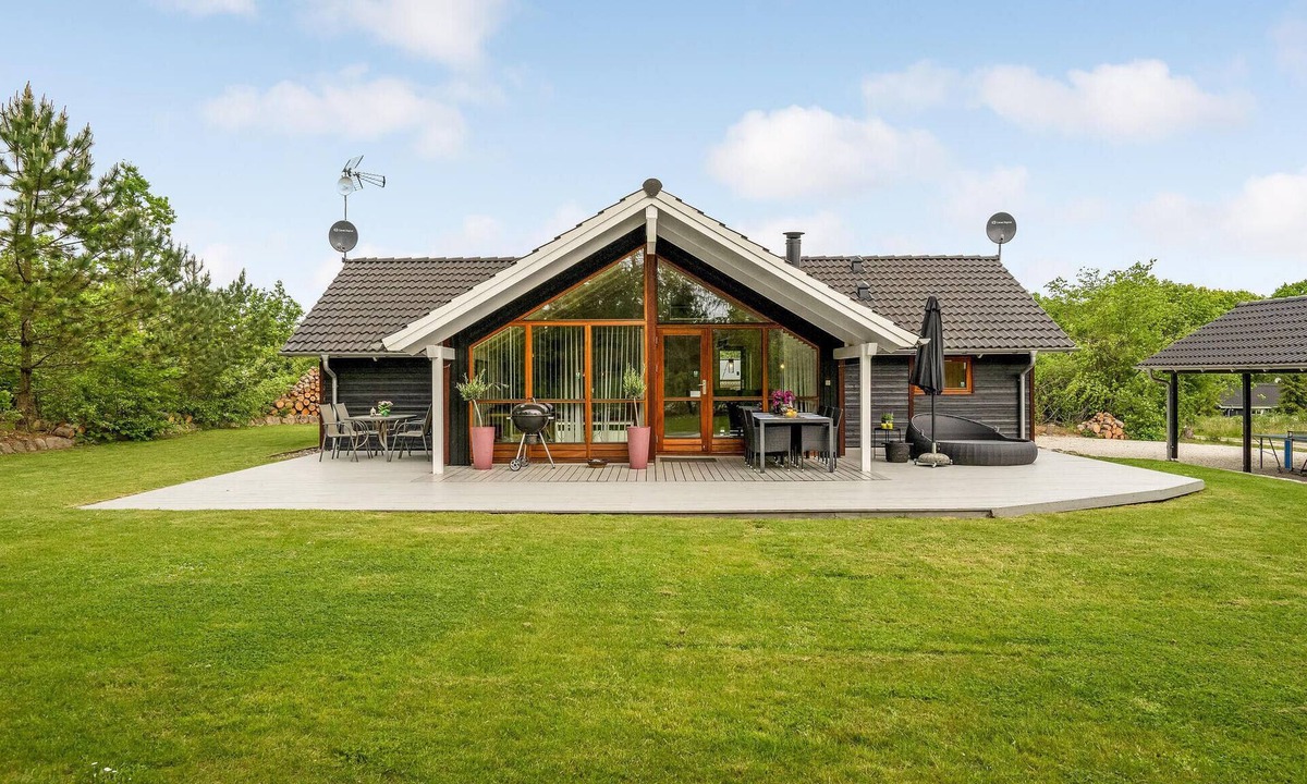 Fjellerup House | Amazing home in Glesborg with sauna