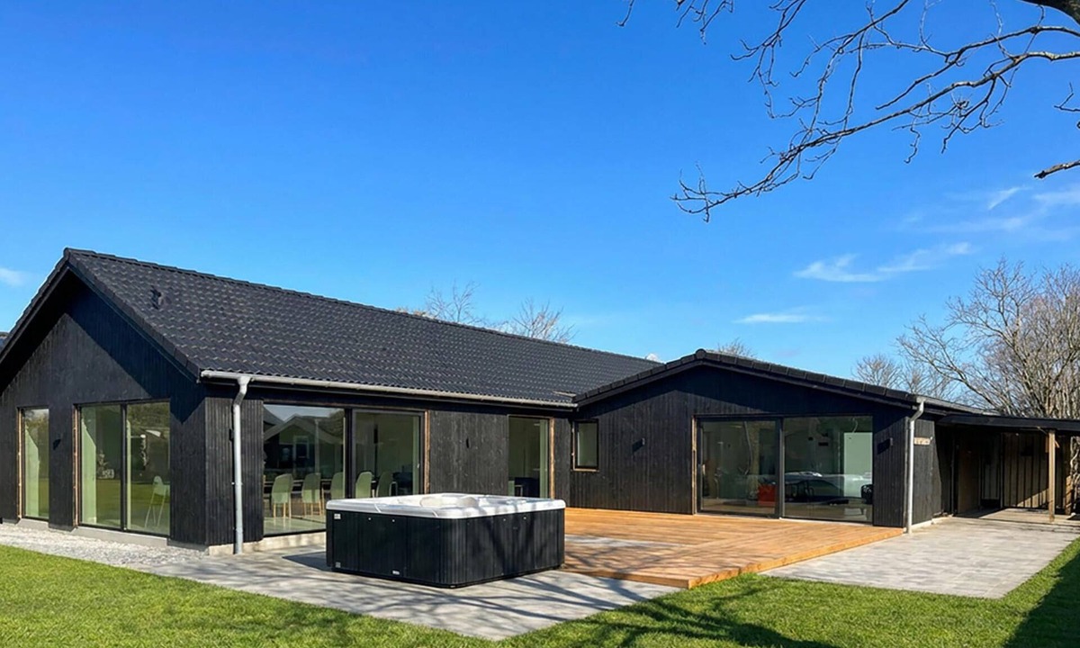 Fjellerup Strand House | Amazing home in Glesborg with sauna