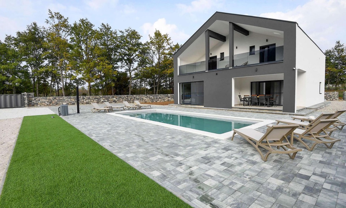 Gracac House | Amazing home in Gracac with kitchen