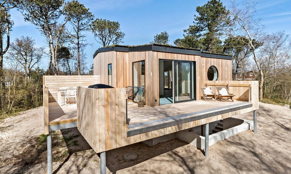 Grena Strand House | Amazing home in Grenaa with kitchen