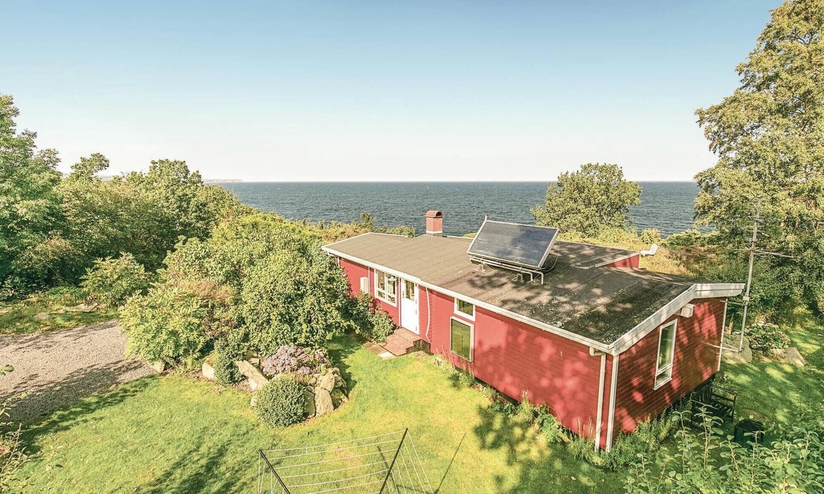 Listed House | Amazing home in Gudhjem with house sea view