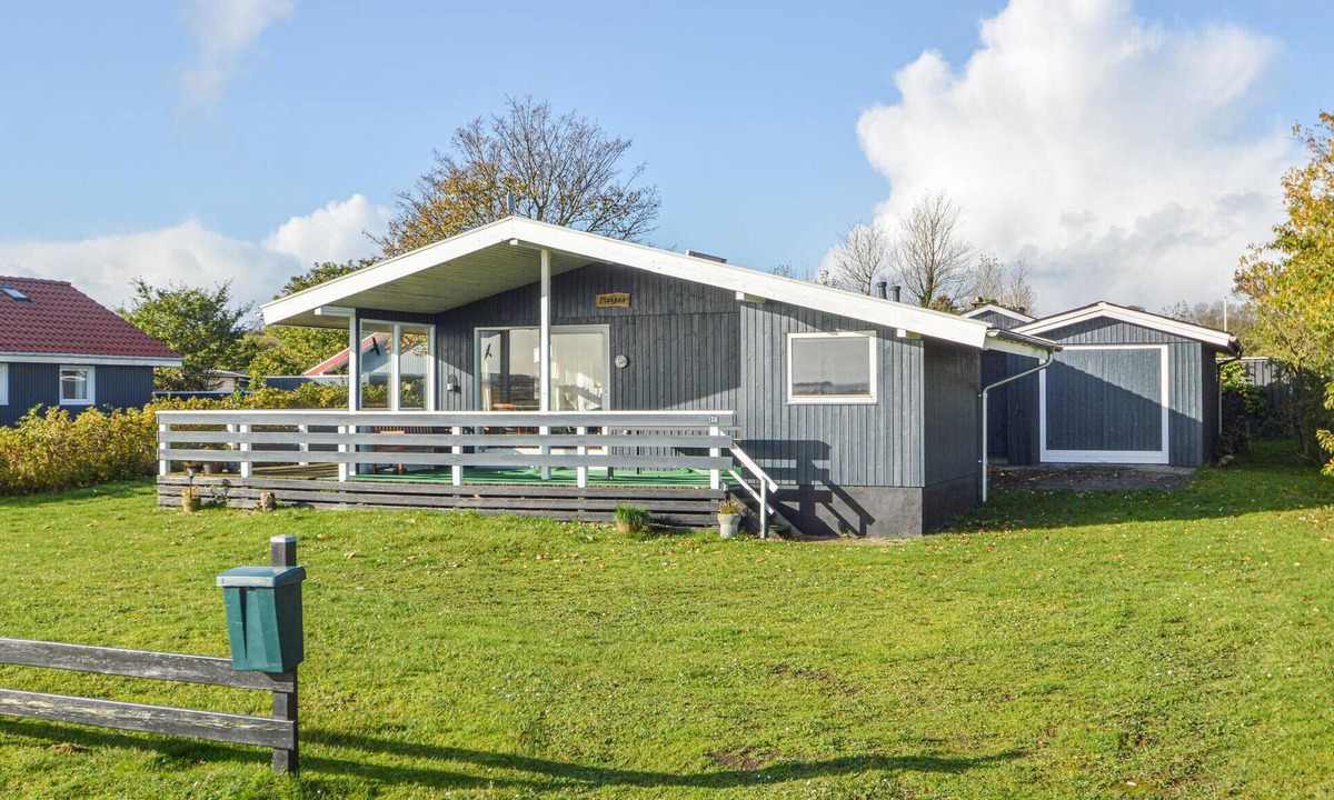 Diernæs Strandby House | Amazing home in Haderslev with kitchen