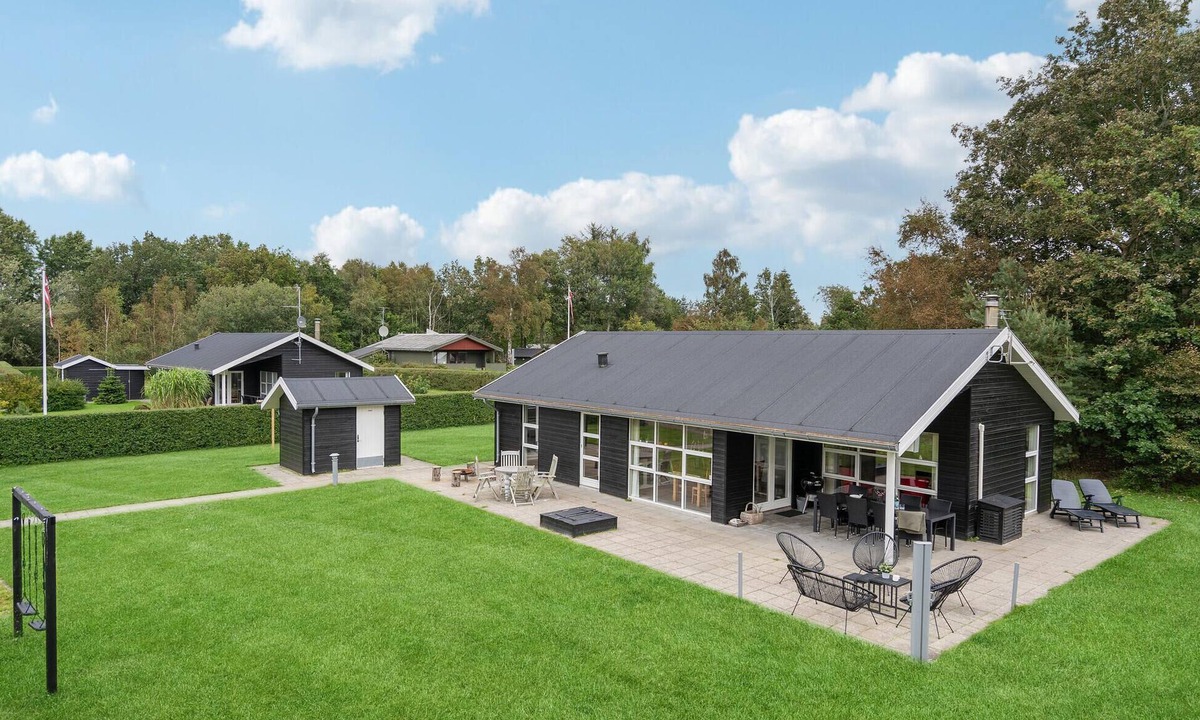 Hou House | Amazing home in Hals with kitchen