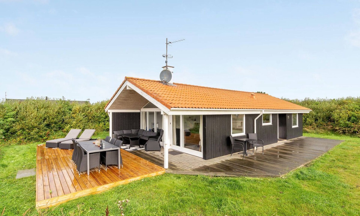 Vrist Strand House | Amazing home in Harboøre with sauna
