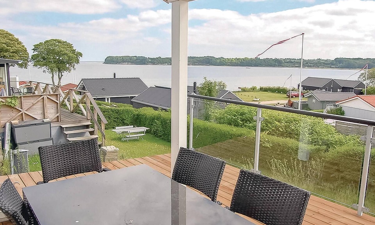Hejlsminde House | Amazing home in Hejls with house sea view
