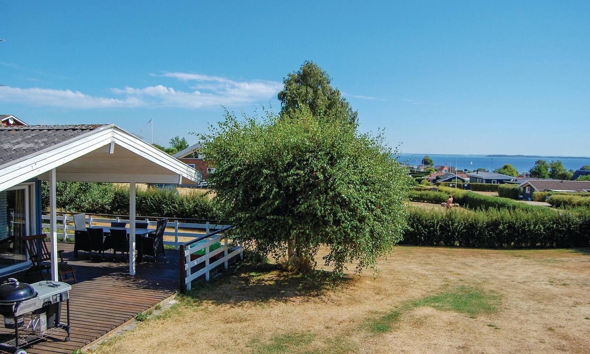 Hejlsminde Strand House | Amazing home in Hejls with kitchen