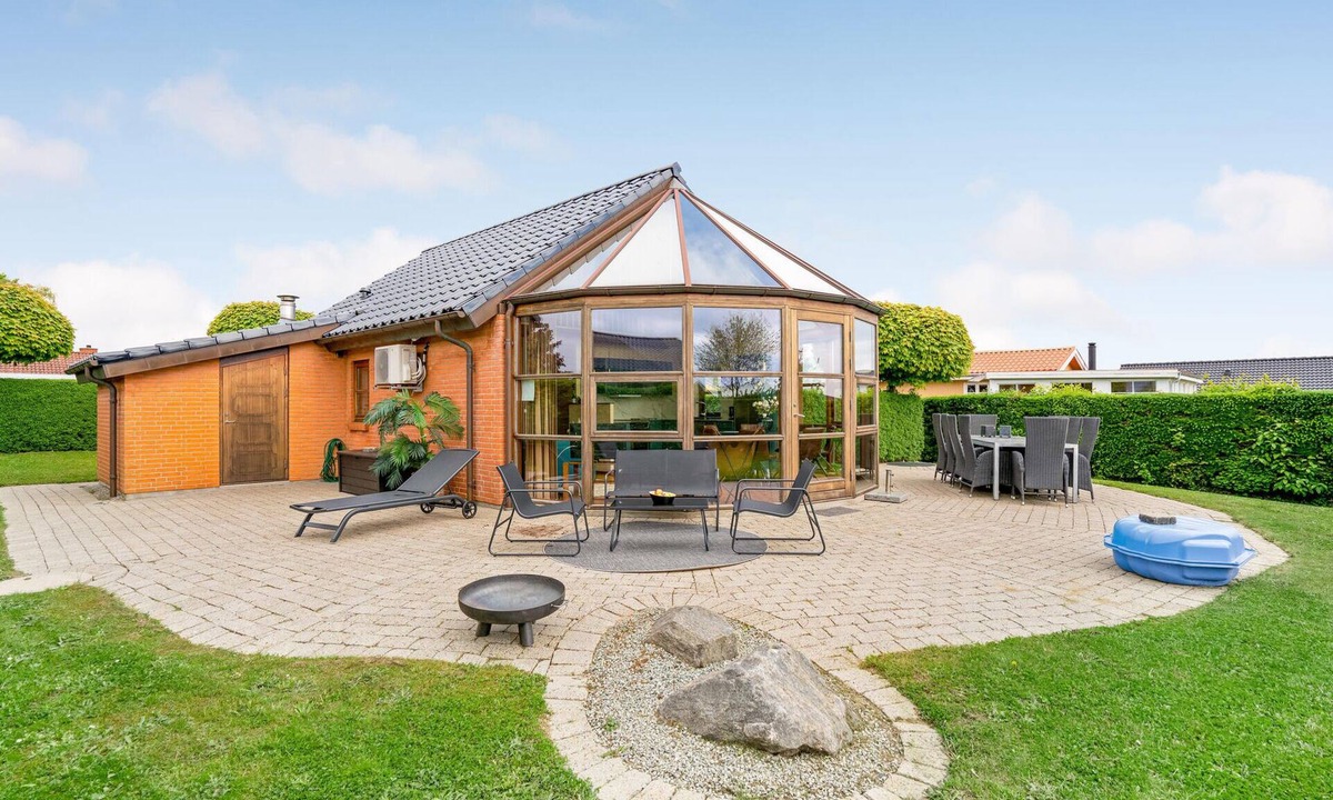 Hejlsminde House | Amazing home in Hejls with kitchen