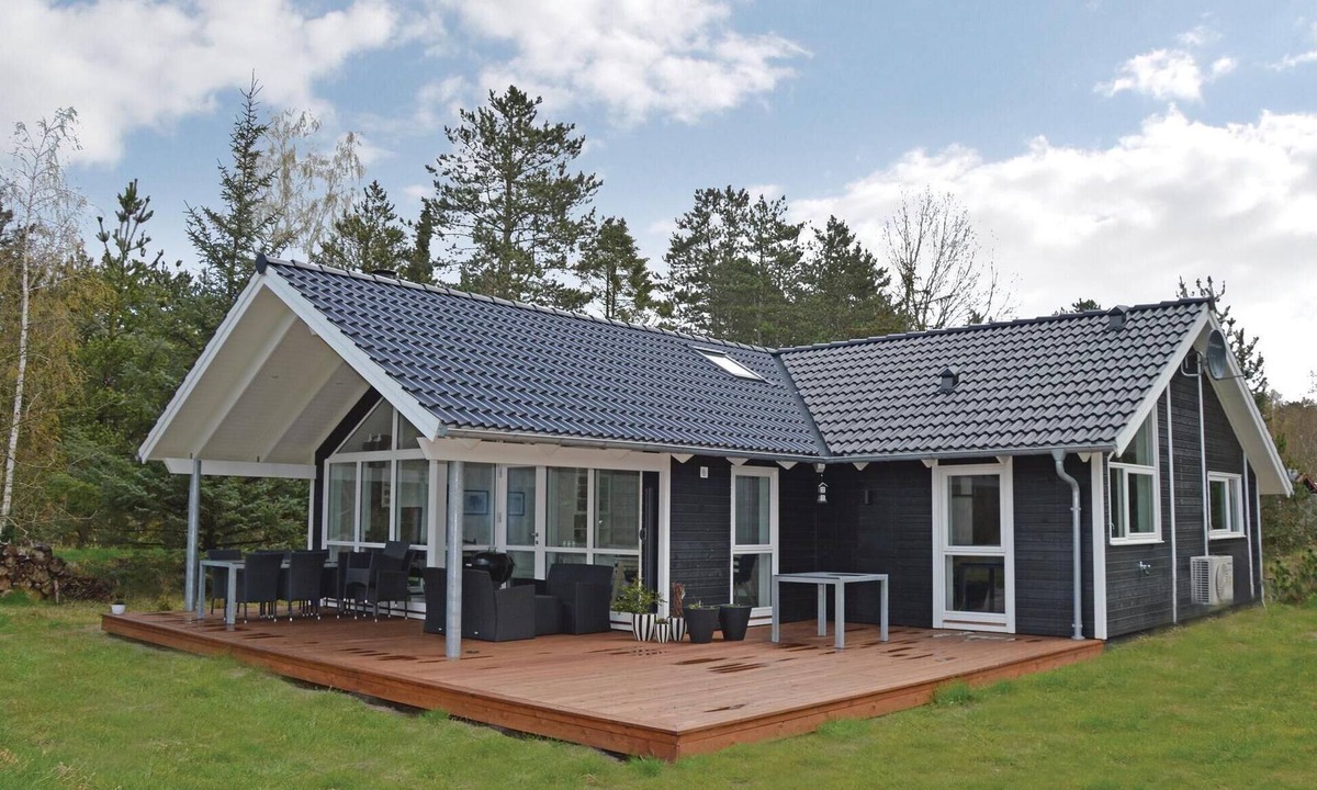 Hojby House | Amazing home in Højby with sauna
