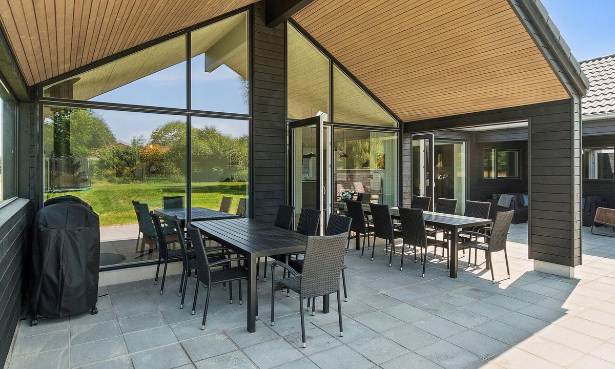 Hoensinge House | Amazing home in Højby with sauna