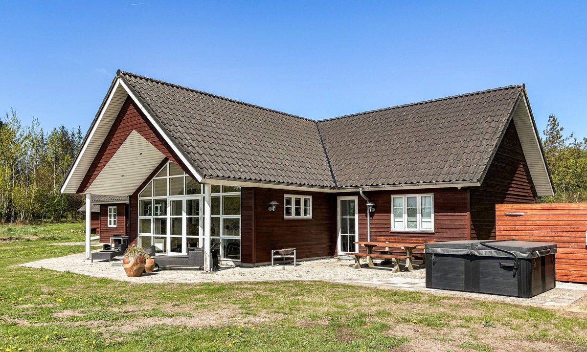 Sundstrup House | Amazing home in Højslev with house sea view