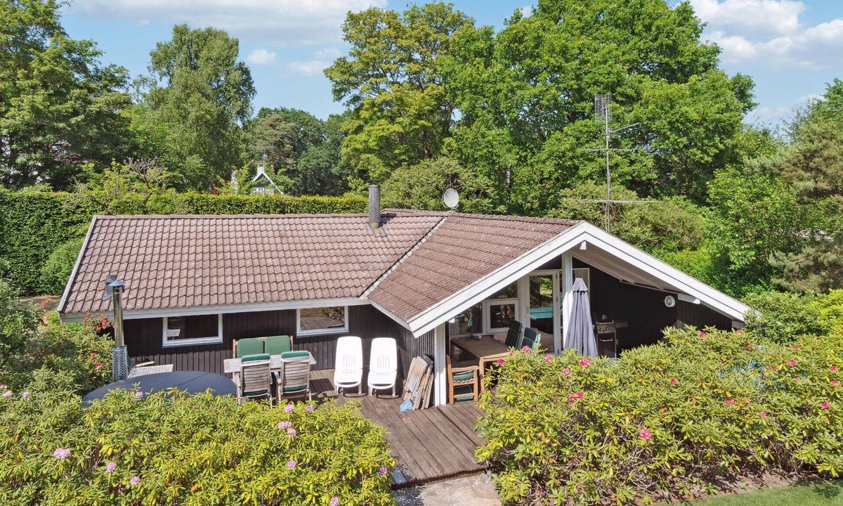 Hornbaek House | Amazing home in Hornbæk with kitchen