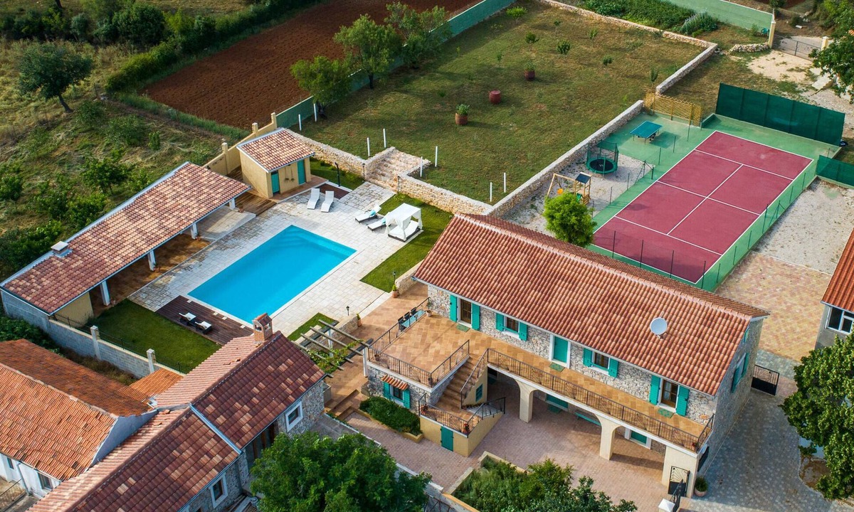 Sveti Filip i Jakov House | Amazing home in Gornje Rastane with sauna