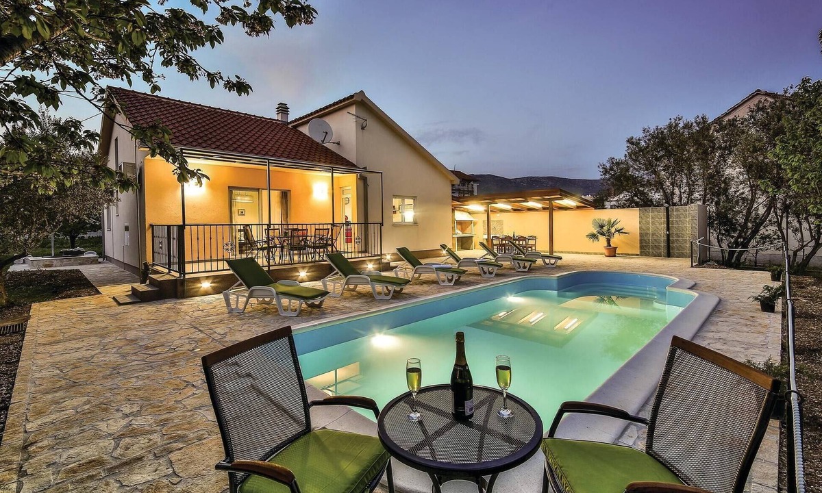 Kastel Stafilic House | Amazing home in Kastel Stafilic