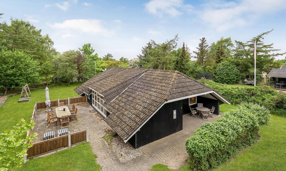 Ristinge House | Amazing home in Humble with sauna