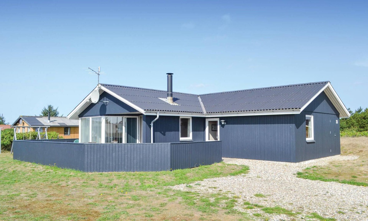 Bjerregaard House | Amazing home in Hvide Sande with sauna