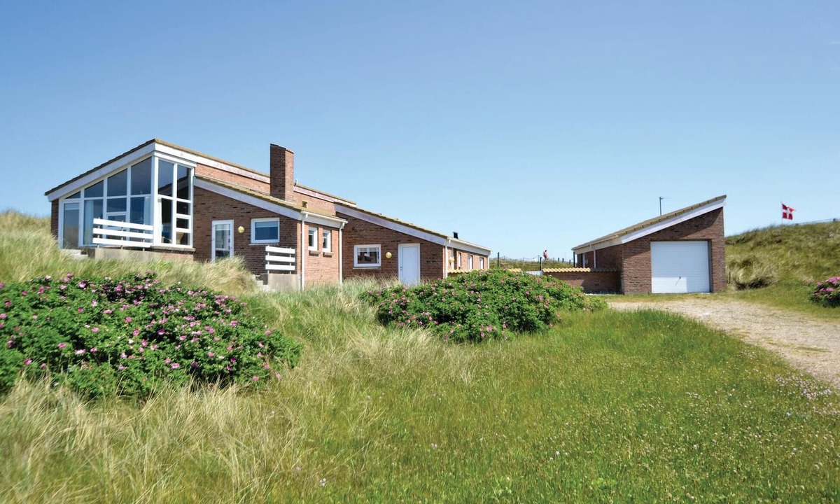 Bjerregard Strand House | Amazing home in Hvide Sande with sauna