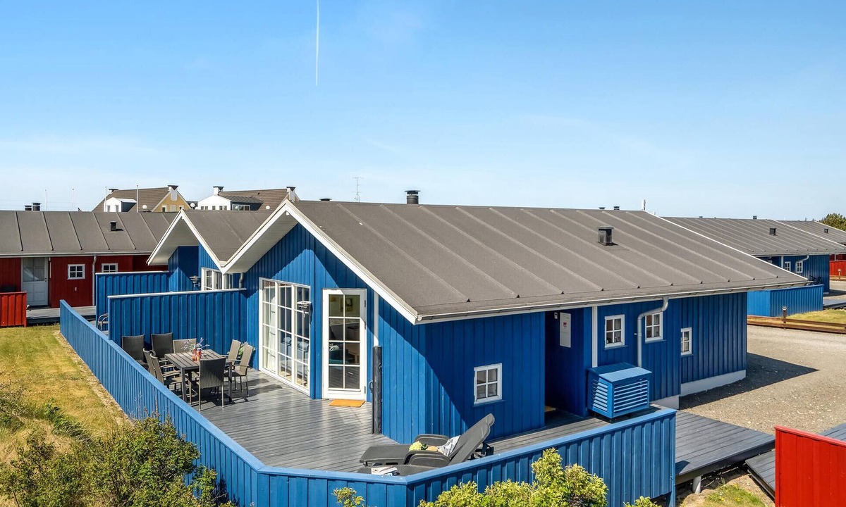 Nørre Lyngvig House | Amazing home in Hvide Sande with WiFi