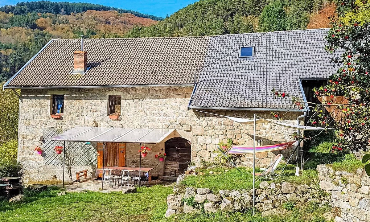 Intres House | Amazing home in Intres with WiFi