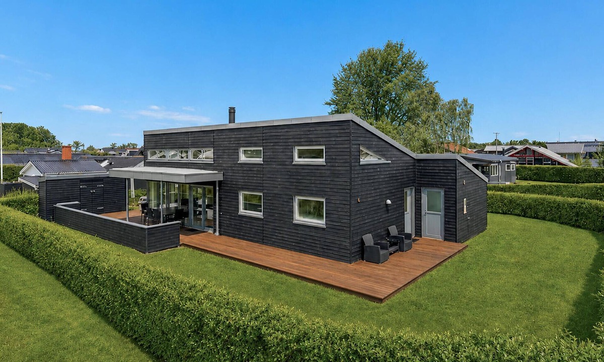 Pøt Strandby House | Amazing home in Juelsminde with sauna