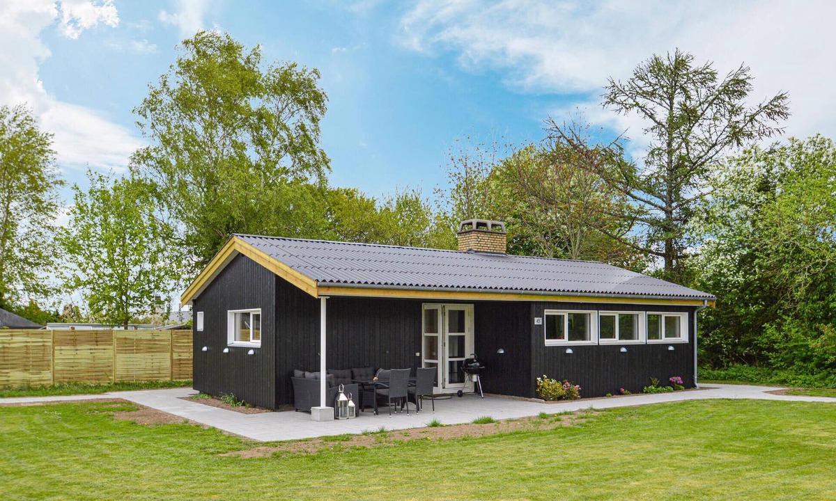 Strøby Egede House | Amazing home in Køge with kitchen