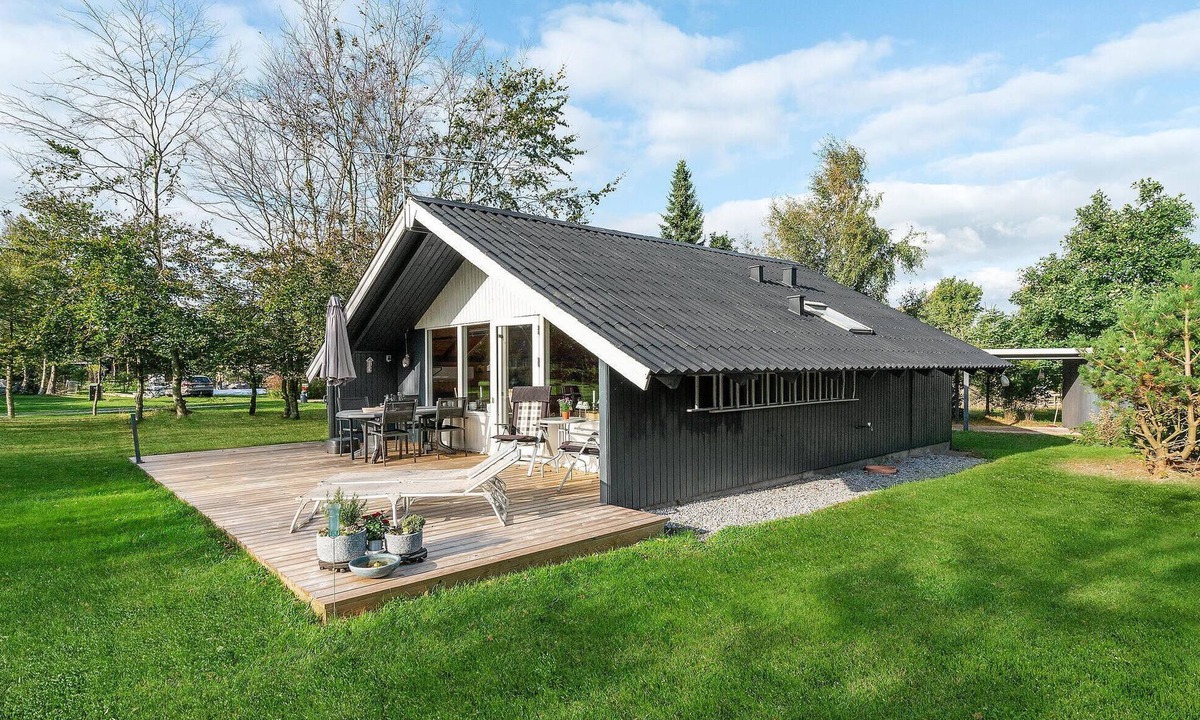 Trend House | Amazing home in Løgstør with WiFi