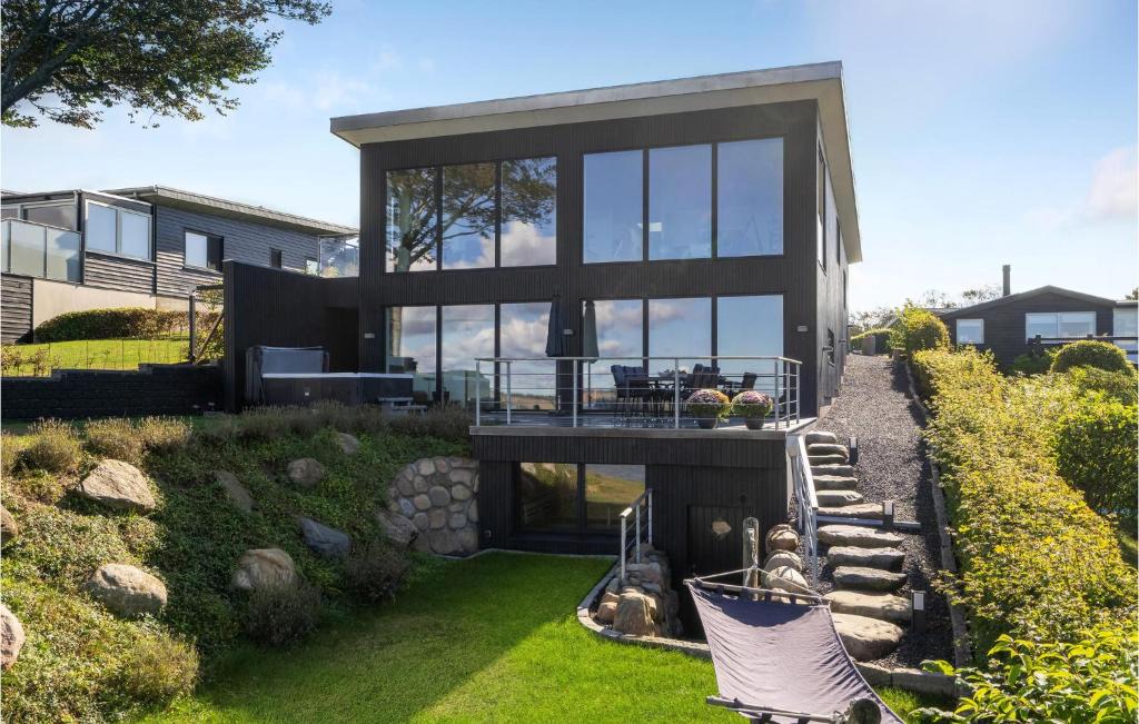 Hjarbæk House | Amazing Home In Løgstrup With Wifi