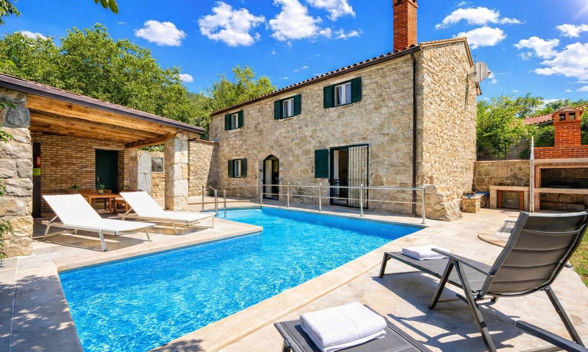 Lupoglav House | Amazing home in Lanisce