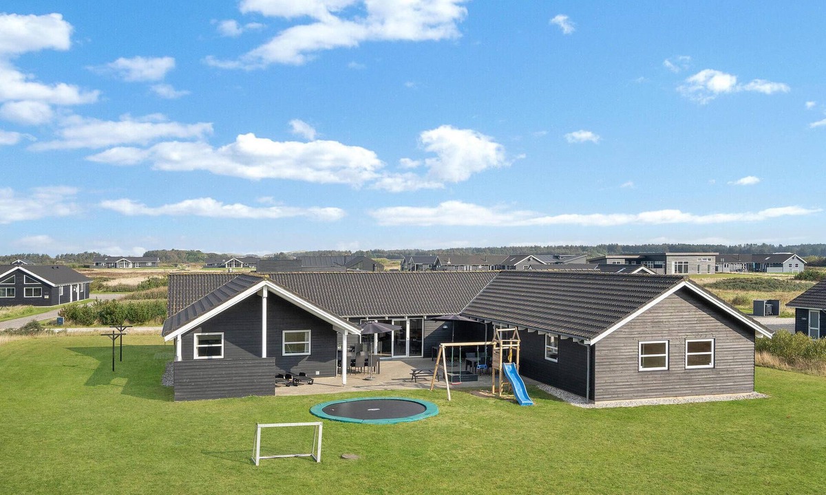 Nr. Lyngby House | Amazing home in Løkken with sauna