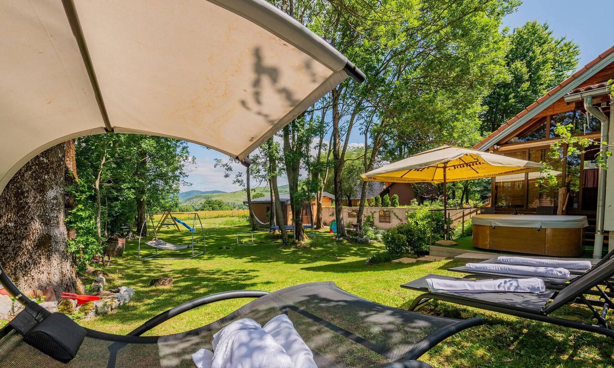 Gracac House | AMazing home in Mazin with sauna