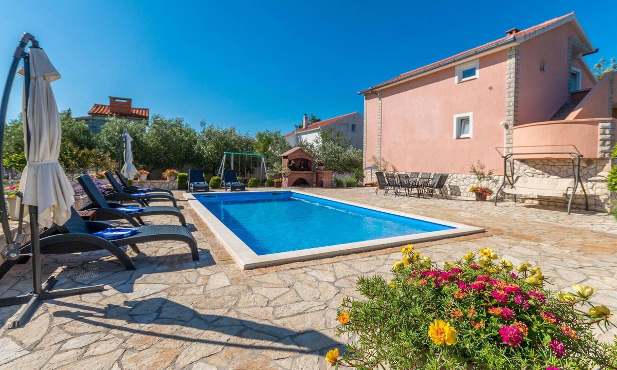 Benkovac House | Amazing home in Miranje