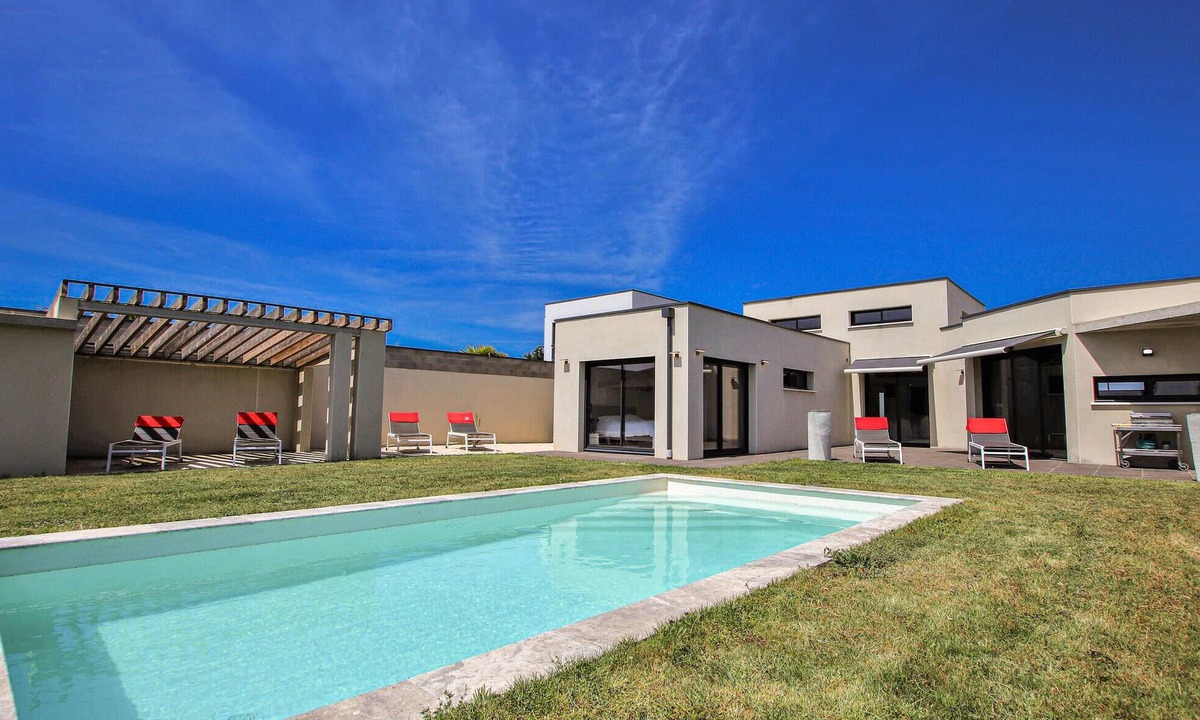 Montelimar House | Amazing home in Montélimar with kitchen