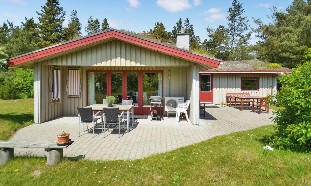 Houstrup House | Amazing home in Nørre Nebel with sauna