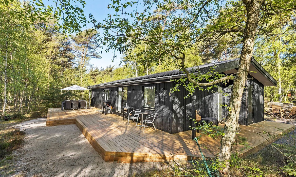 Dueodde House | Amazing home in Nexø with kitchen