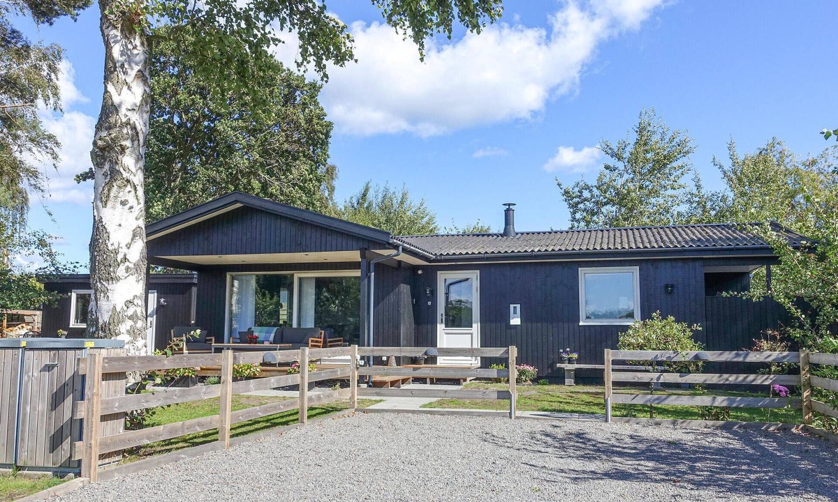 Balka Strand House | Amazing home in Nexø with kitchen