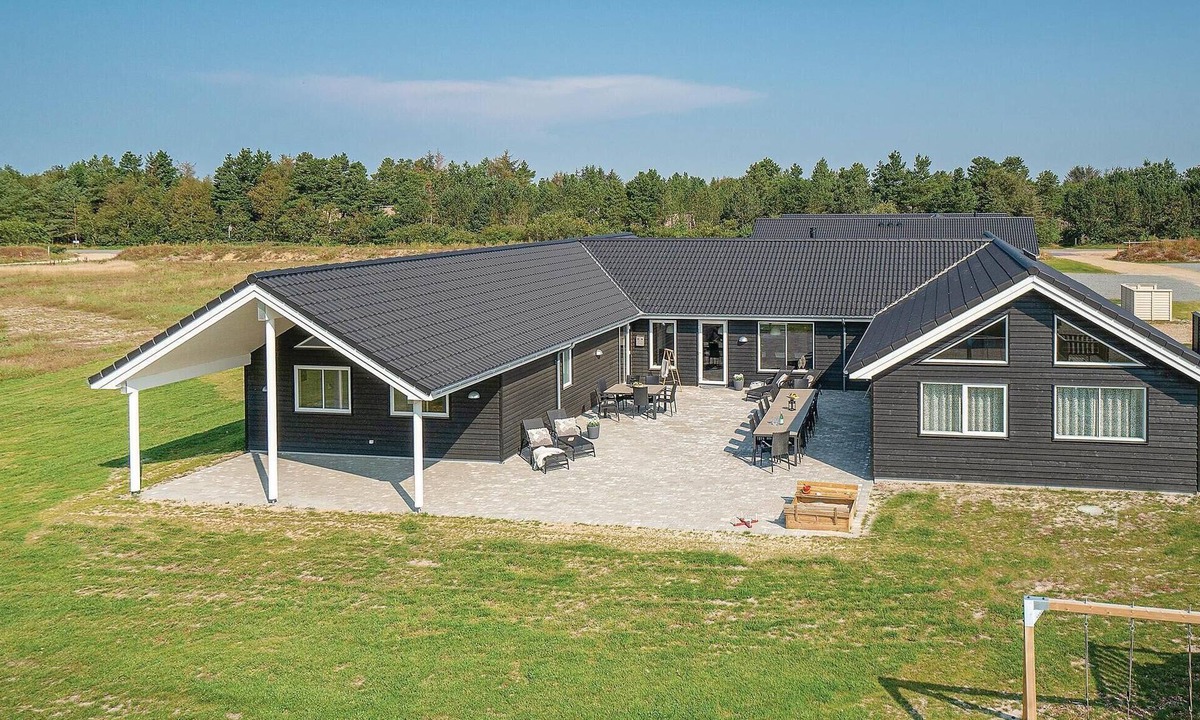 Houstrup House | Amazing home in Nørre Nebel with WiFi