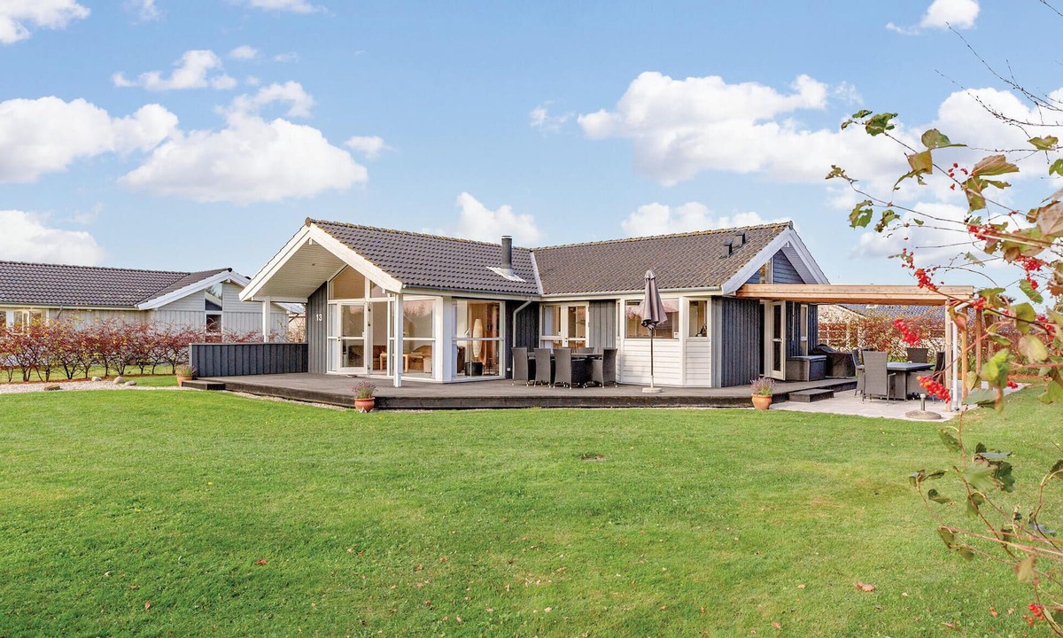 Hasmark Strand House | Amazing home in Otterup with kitchen