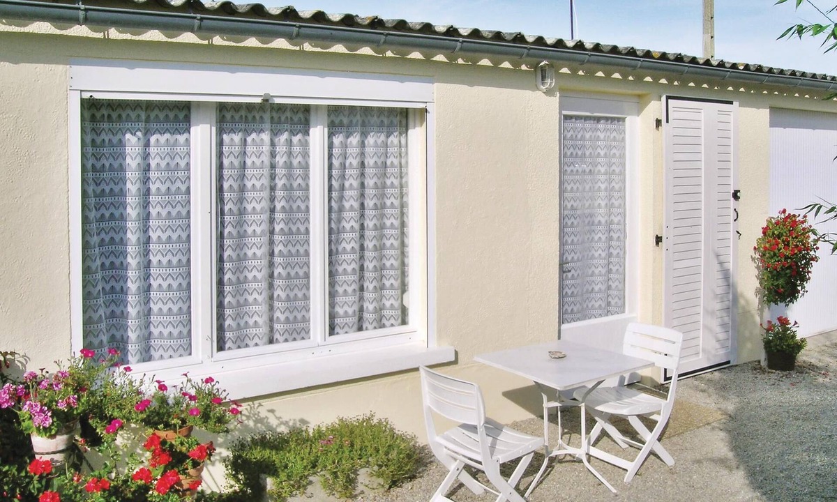 Quettehou House | Amazing home in Quettehou