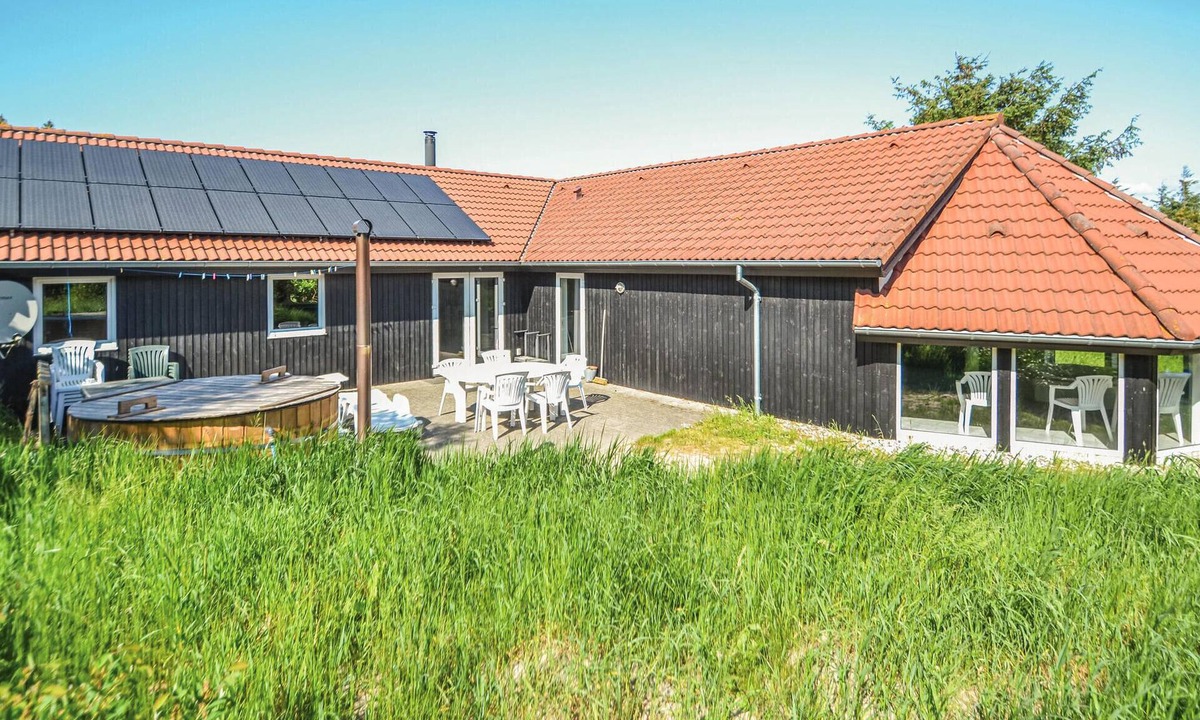 Sondervig House | Amazing home in Ringkøbing with kitchen