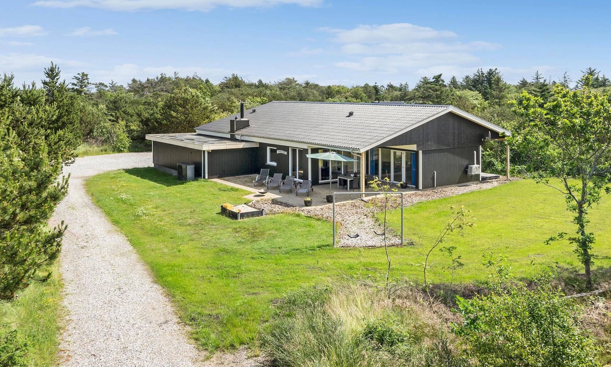 Lodbjerg Hede House | Amazing home in Ringkøbing with sauna