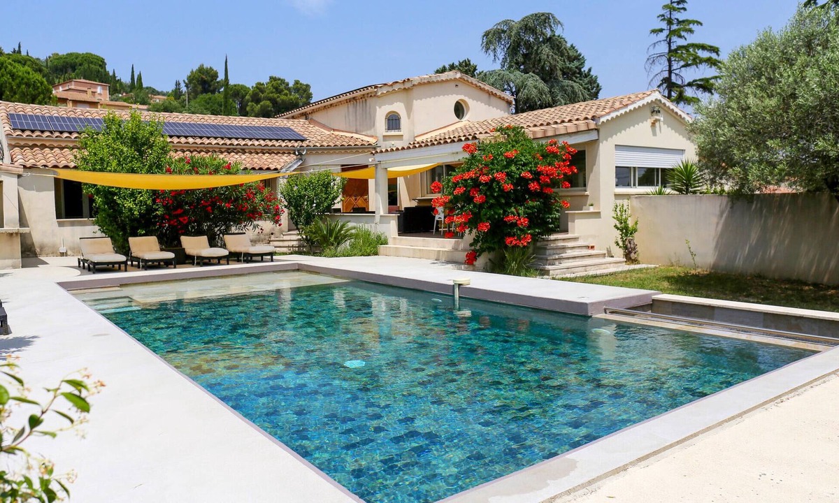 Rochefort-du-Gard House | Amazing home in Rochefort