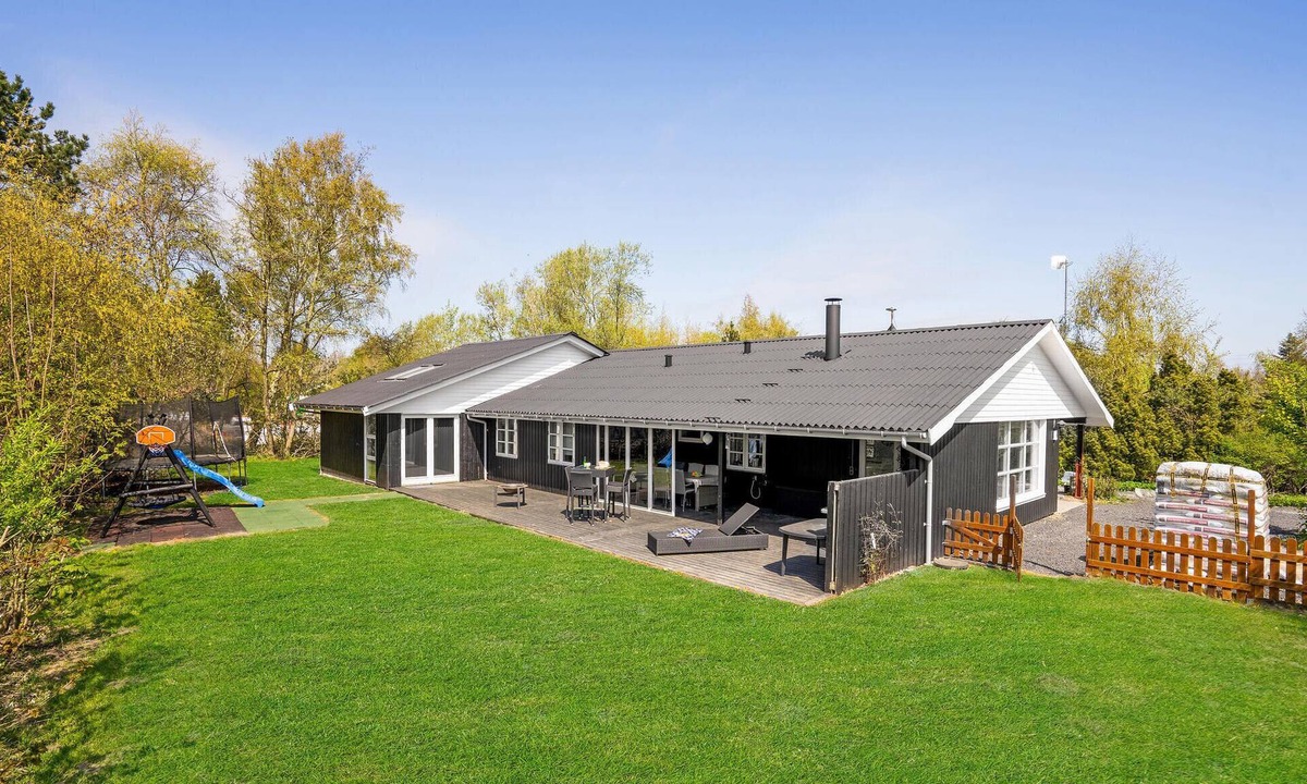 Kramnitse House | Amazing home in Rødby with sauna