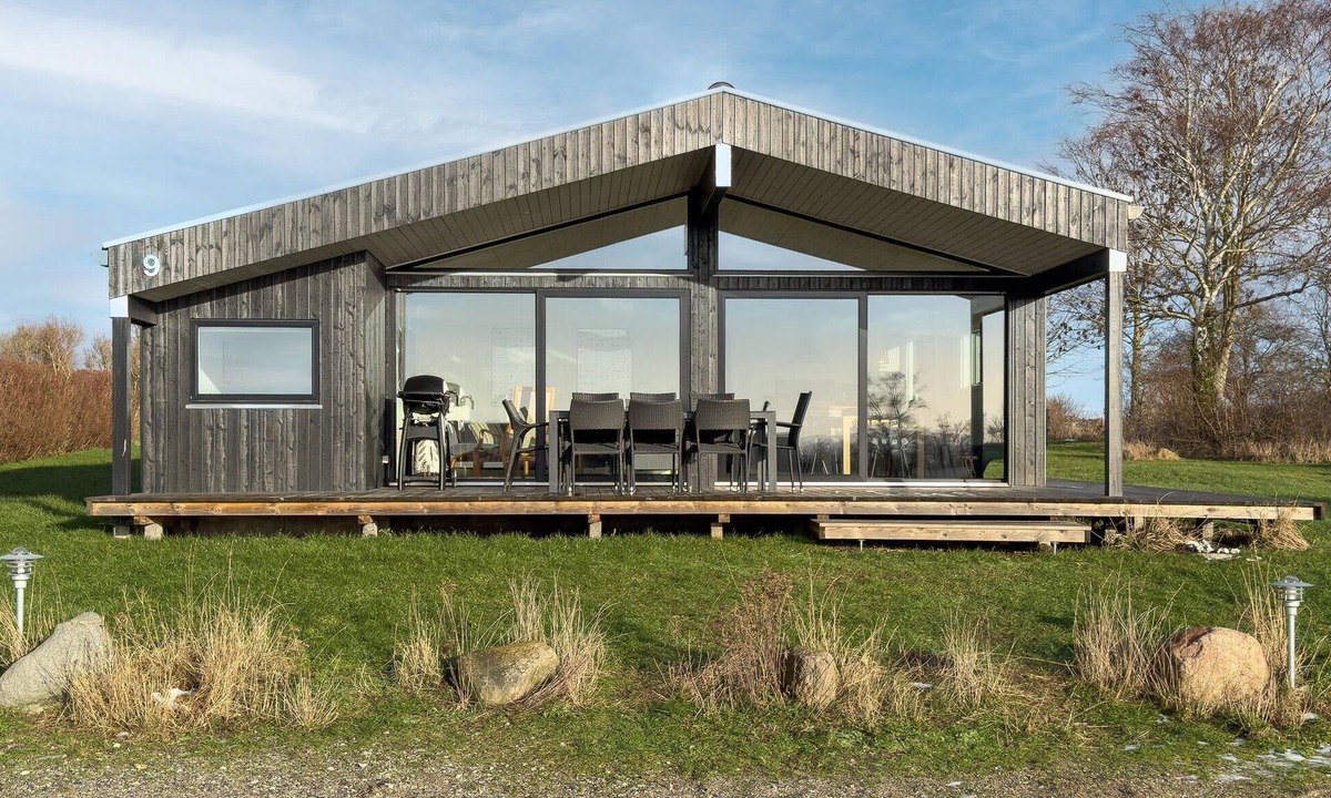 Ronde House | Amazing home in Rønde with house sea view